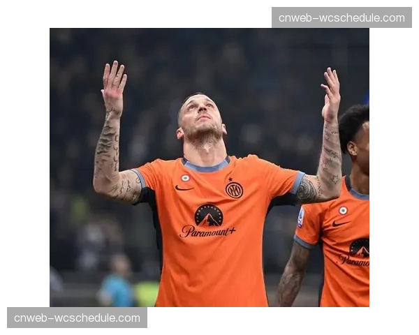 通讯:萨勒尼塔纳提前七轮降级,球员谢场时泪洒主场 通讯:萨勒尼塔纳提前七轮降级,球员谢场时泪洒主场