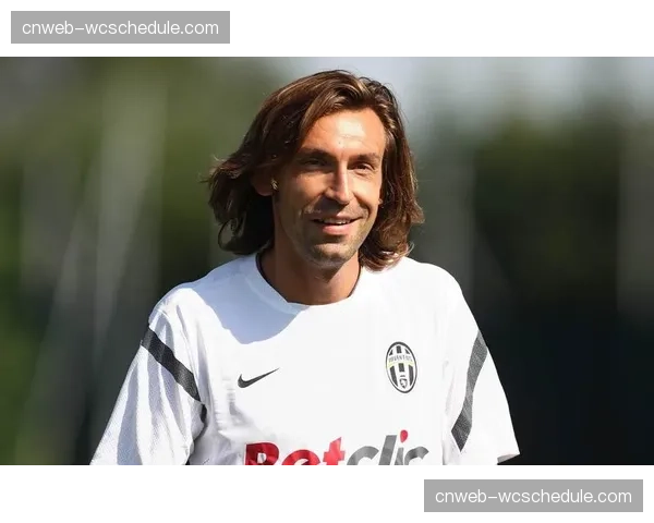 特写:退役球星皮尔洛在科维尔恰诺基地的教练培训班 特写:退役球星皮尔洛在科维尔恰诺基地的教练培训班