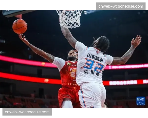 深圳队约书亚·克里斯托弗替换受伤的马凯尔·约翰逊